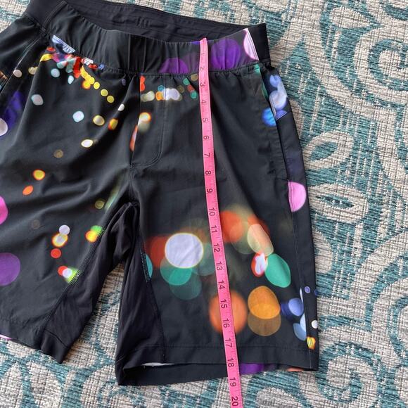 Lululemon Men's Shorts Black Multi-Color Lights Print - Size M - Picture 6 of 10